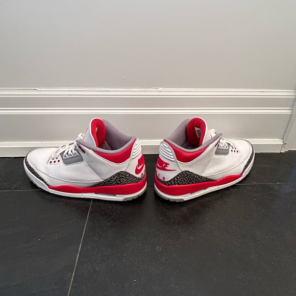 Jordan 3 Fire Red 2022 - Picture 2 of 12